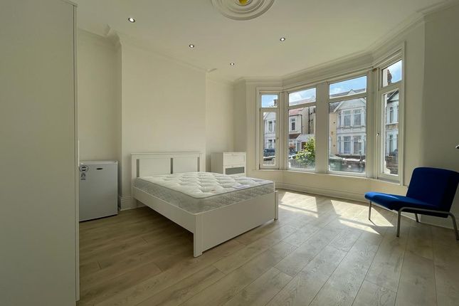 Room to rent in Hulse Avenue, Barking