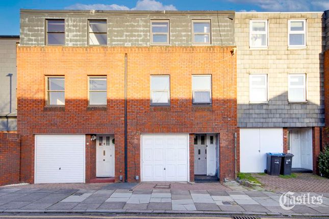 Town house for sale in Whitmore Close, London