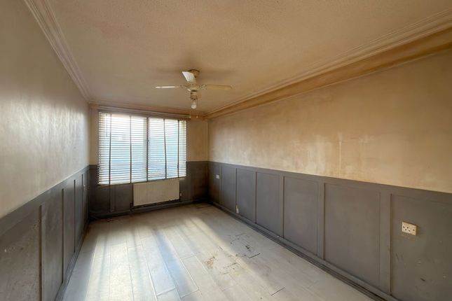 80, Flintmill Crescent, London photo 3