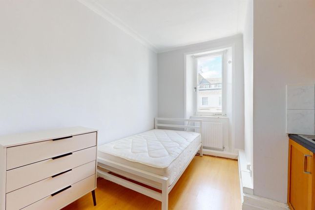 Studio to rent in St. Georges Drive, London