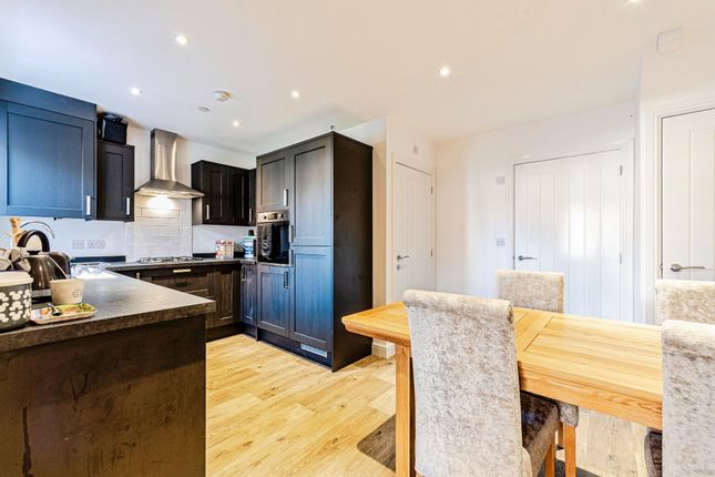 92 Maes Glyndwr, Wrexham photo 3