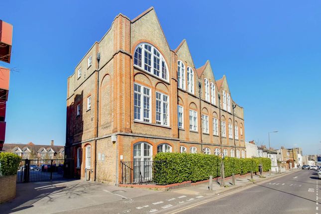 Thumbnail Flat to rent in Bloomfield Road, Woolwich, London