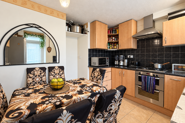 Norwood Close, Southall photo 3