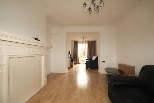 126, Carterhatch Lane, Enfield photo 4