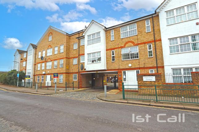 Thumbnail Flat for sale in Chase Court Gardens, Southend-On-Sea