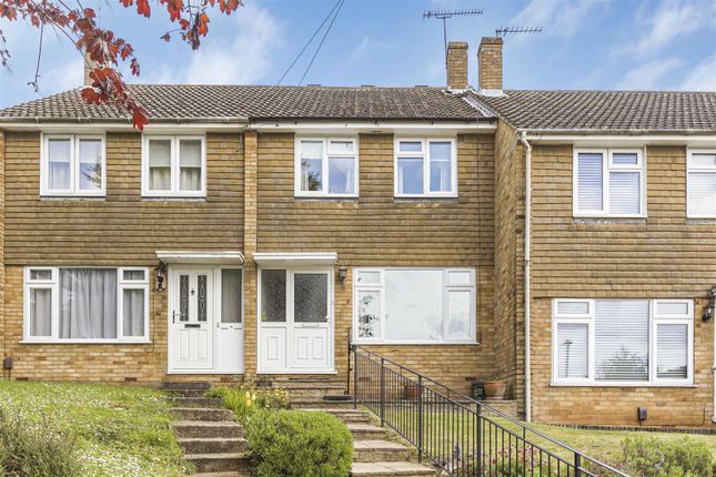 Thumbnail Terraced house for sale in Valeside, Hertford