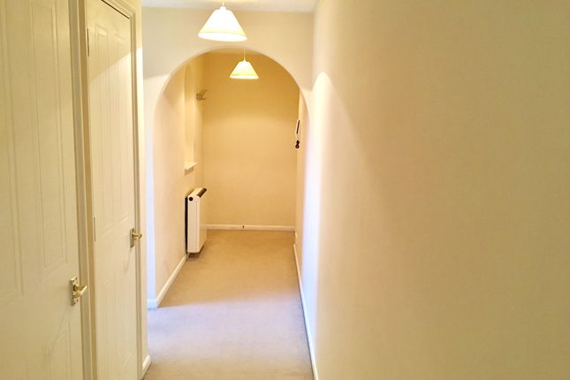 Flat to rent in Autumn Drive, South Sutton
