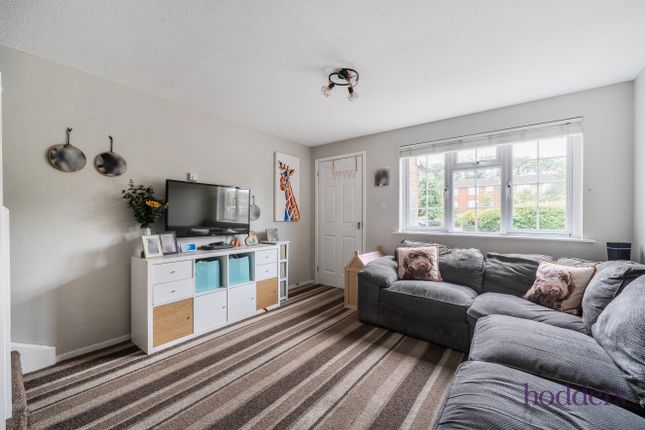 40, Hazelbank Road, Chertsey photo 4