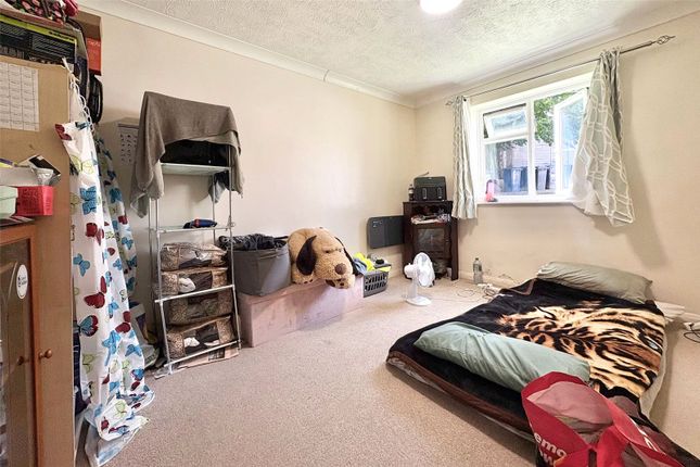 102, The Chantrys, Surrey photo 4