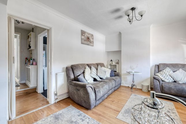 94, Thornton Road, Surrey photo 4