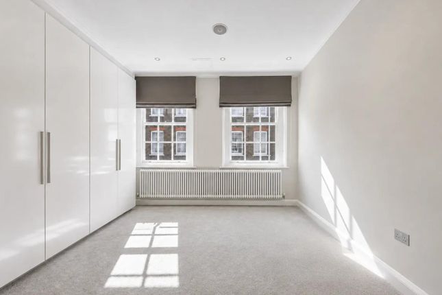Flat 165 Coleherne Court, Redcliffe Gardens, London photo 4