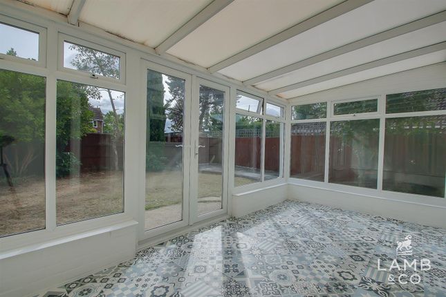 23, Blake Drive, Clacton-On-Sea photo 4