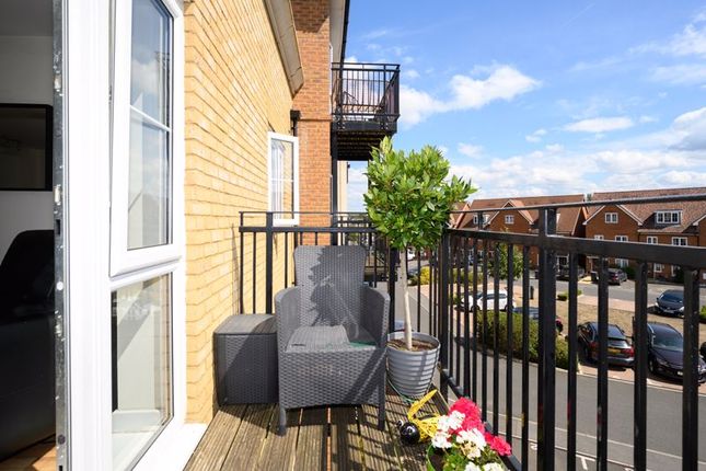 11, 3, Alderson Grove, Walton-On-Thames photo 2