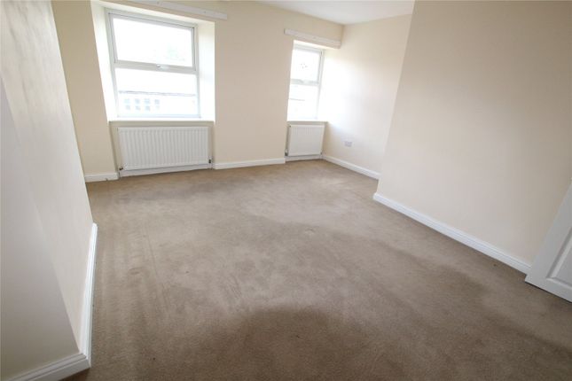 End terrace house to rent in Northgate, Almondbury, Huddersfield, West Yorkshire