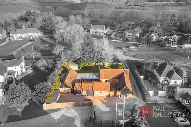 Horseshoe Barn, Bullocks Farm Lane, High Wycombe photo 2