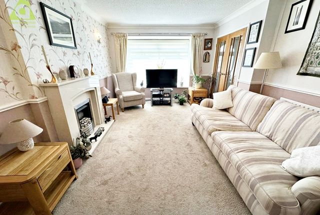 18, Captain Lees Road Greater Manchester, Westhoughton photo 3