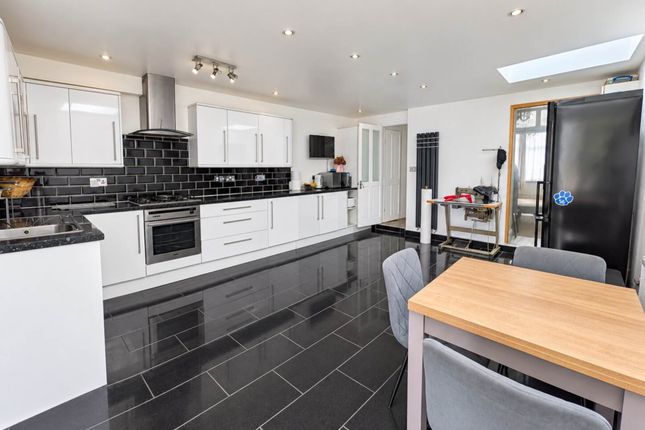 41, Henderson Road, London photo 2