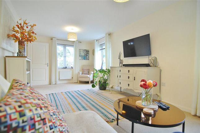 5, Renard Rise, Gloucestershire photo 3