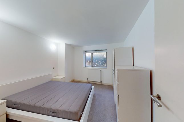 Becquerel Court, West Parkside, LONDON photo 3