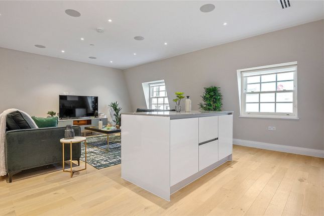 Flat for sale in Chancery Lane, London