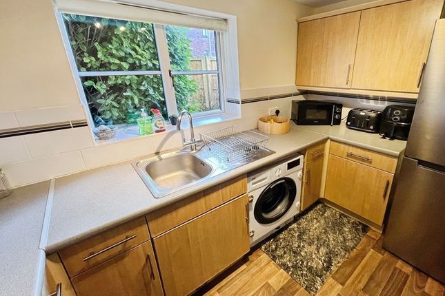 27, Birchgrove Close, Bolton photo 3