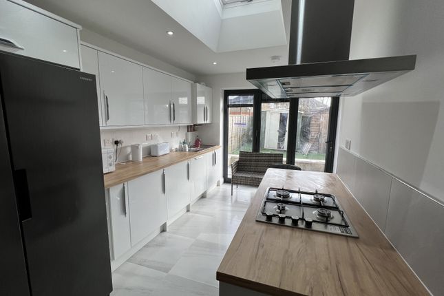 28 Shroffold Road, Bromley photo 5
