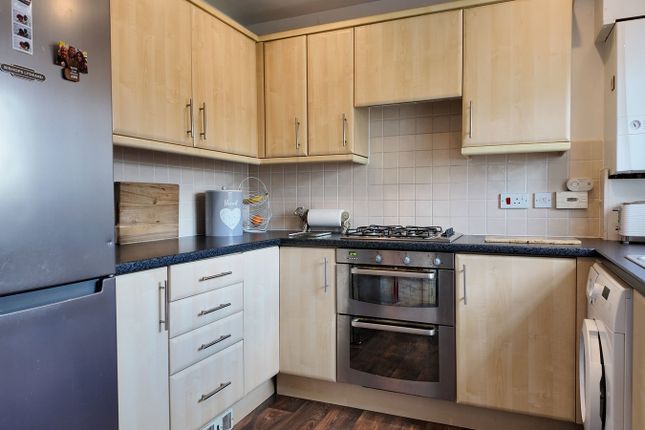 8, Holly Close, Newton Abbot photo 4