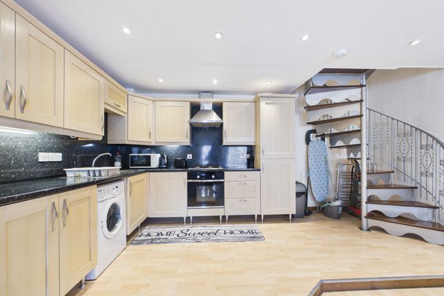 5 Maple Drive, Cheltenham photo 3