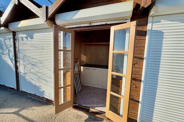 Beach Chalet 50, below Highcliffe Road, Swanage photo 4