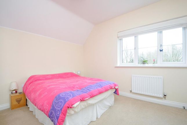 Town house to rent in Thames View, Abingdon