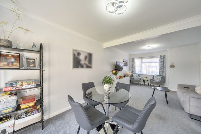 15, Silver Close, Harrow photo 4