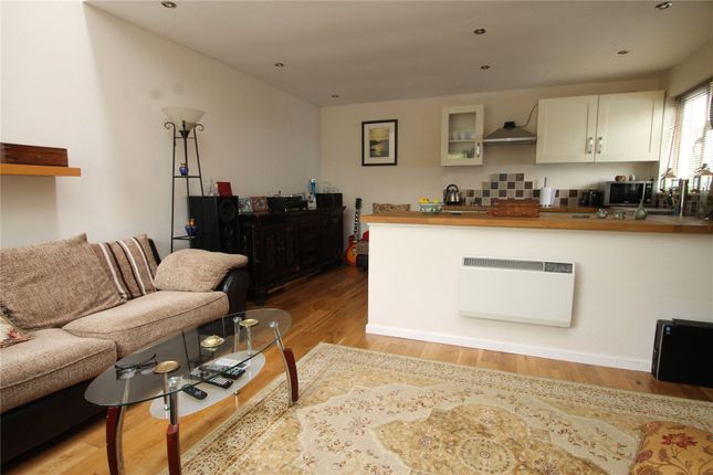 30, Bradfield Close, Surrey photo 3