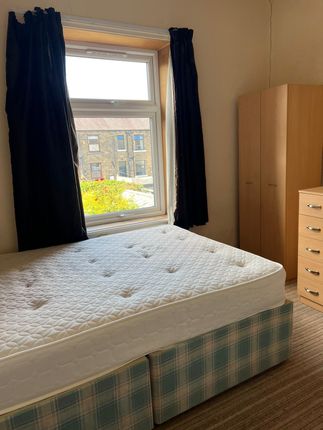 Thumbnail Room to rent in Birkhouse Lane, Huddersfield