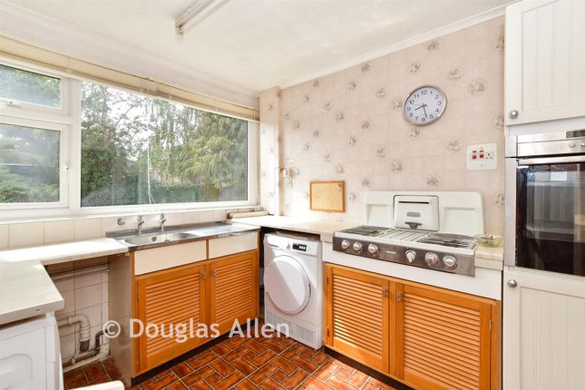 3-bed detached on 15, Burne Avenue, Wickford, £350,000