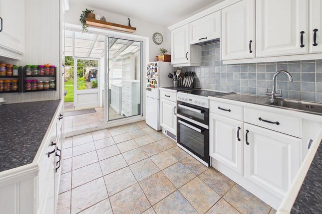 4 Wychwood Drive, Chipping Norton photo 4