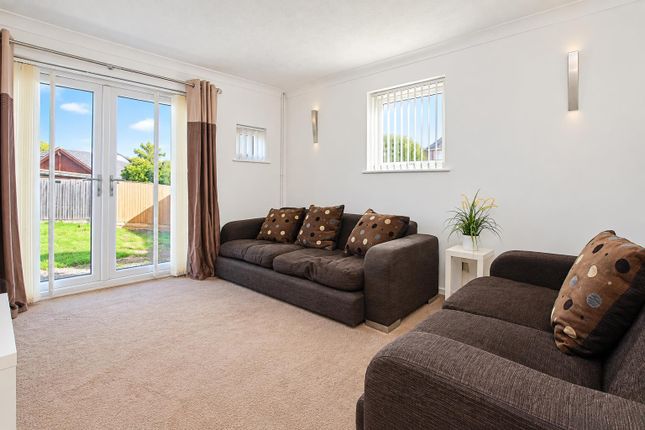 104, Chepstow Drive, Milton Keynes photo 3