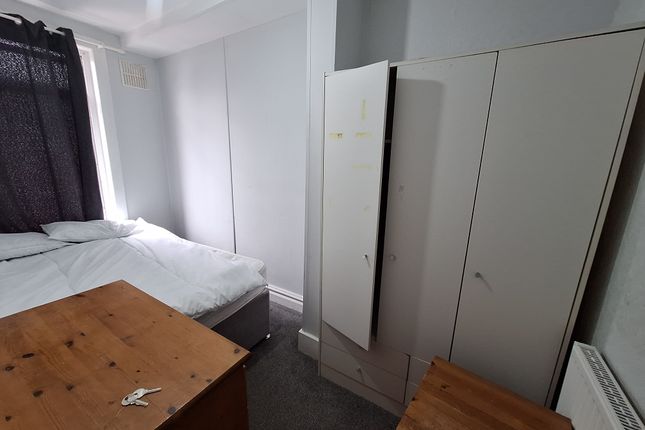 Thumbnail Shared accommodation to rent in Galway Road, Sheerness