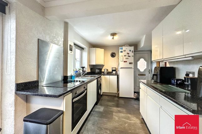 18 Exeter Drive, Manchester photo 4