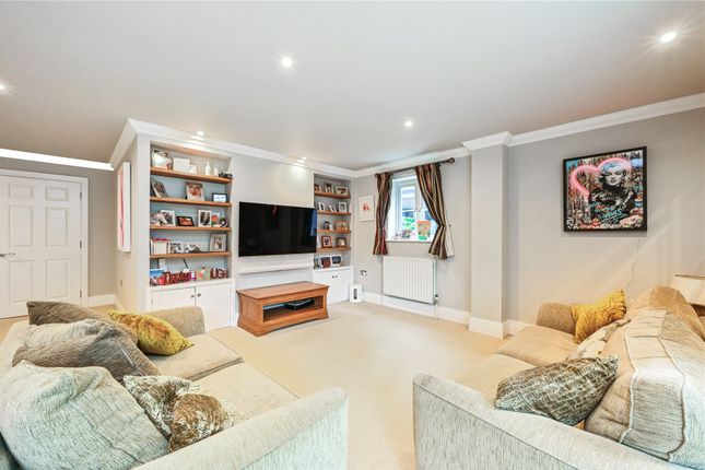 6, Silver Birch Mews, Liss photo 3