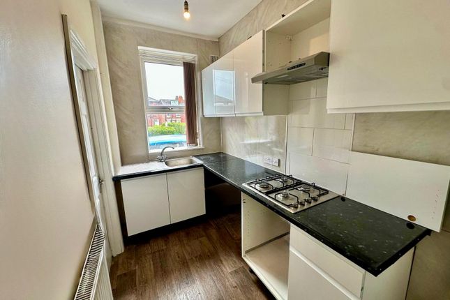 43, LEEDS photo 2