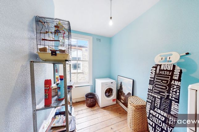 Terraced house for sale in Oak Avenue, London