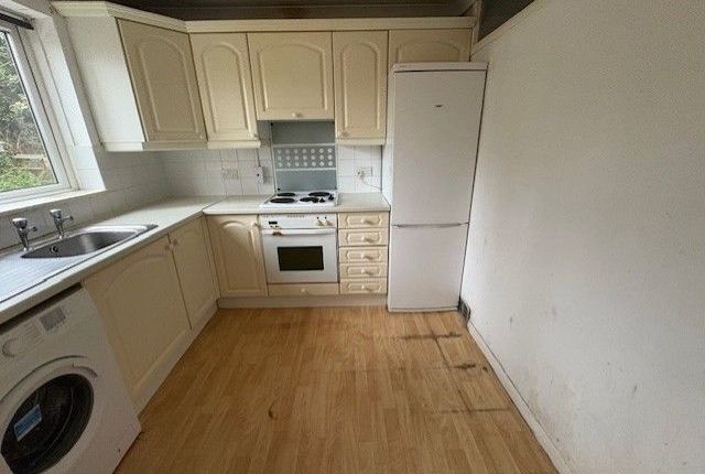 30 Princes Court, Dunstable photo 3