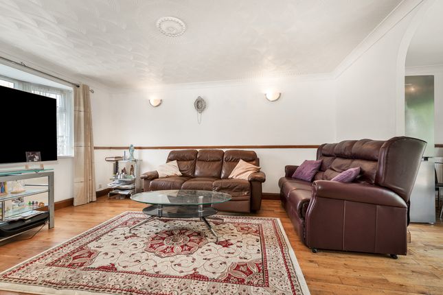 32 Glemsford Place, Haverhill photo 4