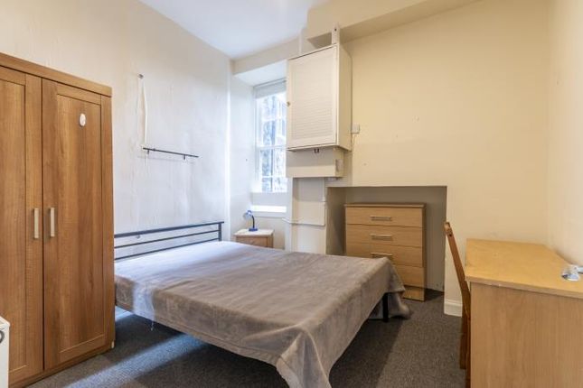 Flat to rent in High Street, Edinburgh