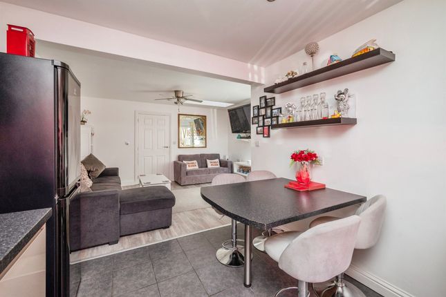 6, Bermondsey Place East, Great Yarmouth photo 4