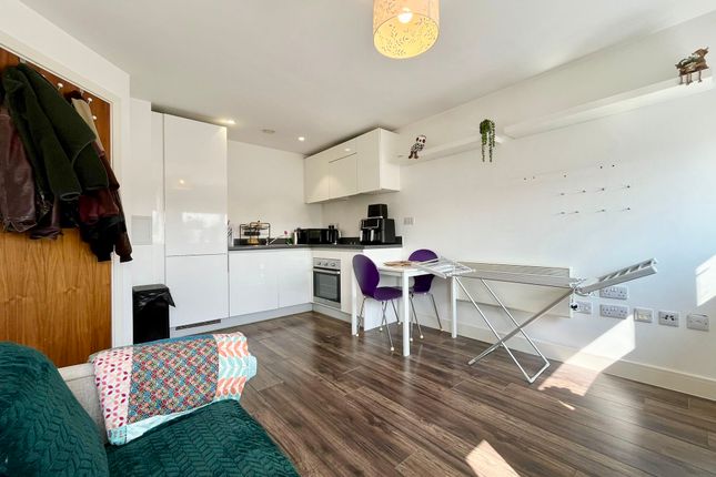 Apt 25, Worcester photo 3