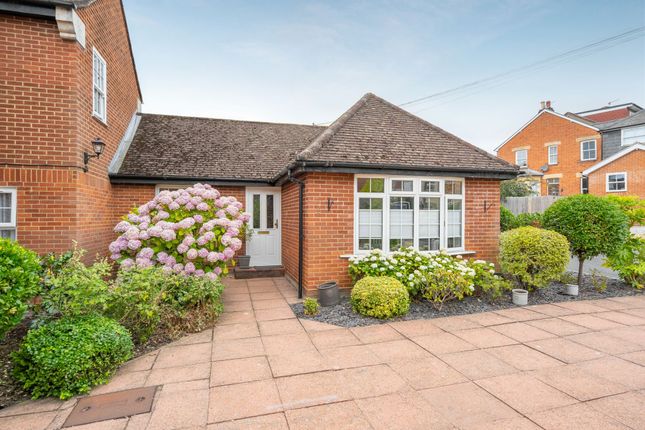 1-bed house on 9 Village Court Upper Village Road, Ascot, £250,000