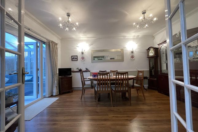 5, Howland Close, Eastbourne photo 4