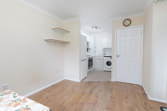 26 Chetwood Road, Crawley photo 4