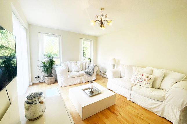 10, Felbridge Avenue, Crawley photo 4